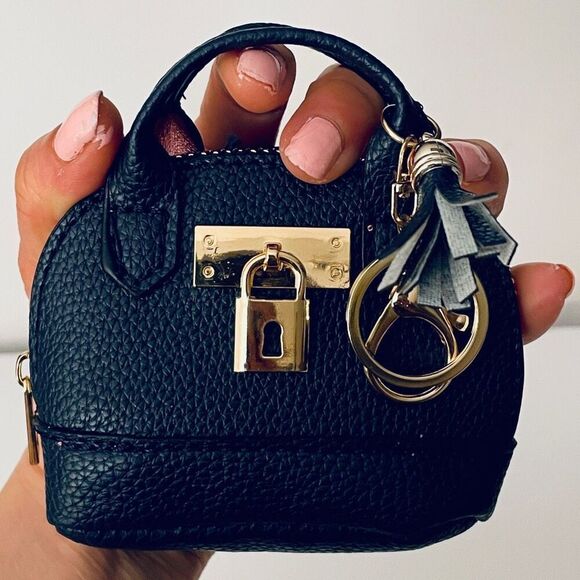 NWT Gorgeous Black Pu Leather Purse Bag Charm Lobster Keyring Keyring Keyholder! - Picture 1 of 16